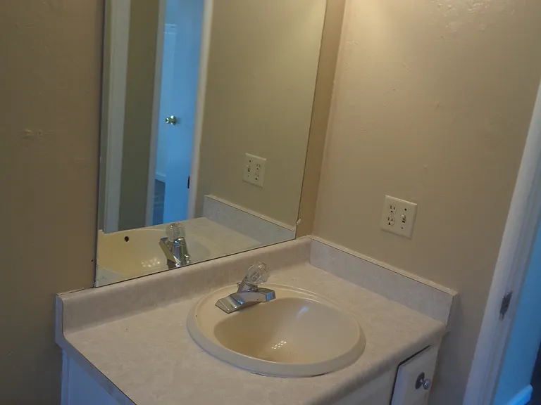 946 S Barrett Rd #4 — Photo 7
