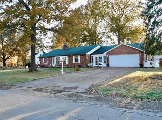 2 Cambridge Dr, Belleville, IL