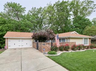 815 Country Stone Dr, Manchester, MO