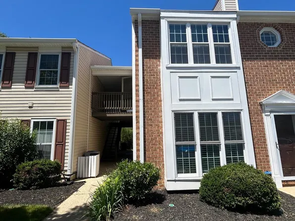 7804 Harrowgate Cir #D, Springfield, VA 22152