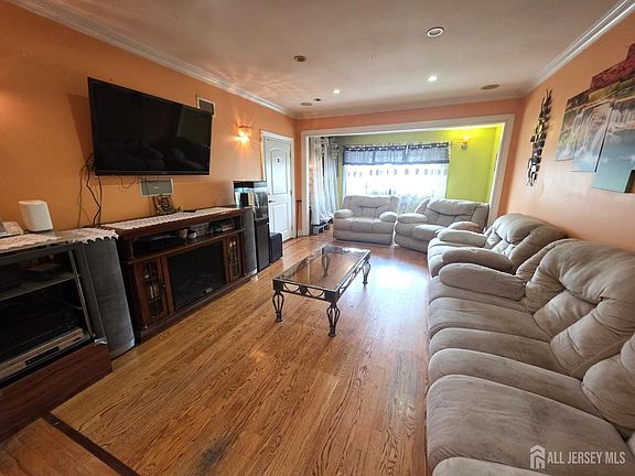 2nd image of 102 Clendenny Ave