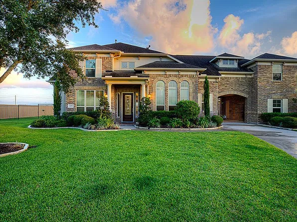 3855 Summer Manor Dr, League City, TX 77573