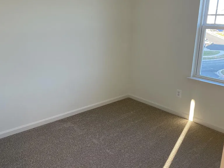 377 Hackley Dr — Photo 5