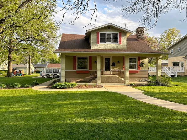 907 E 1st North St, Carlinville, IL 62626