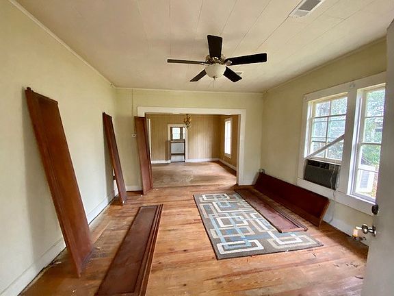 3rd image of 319 Dozier St