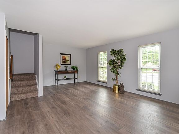 3rd image of 3350 Burbank Dr