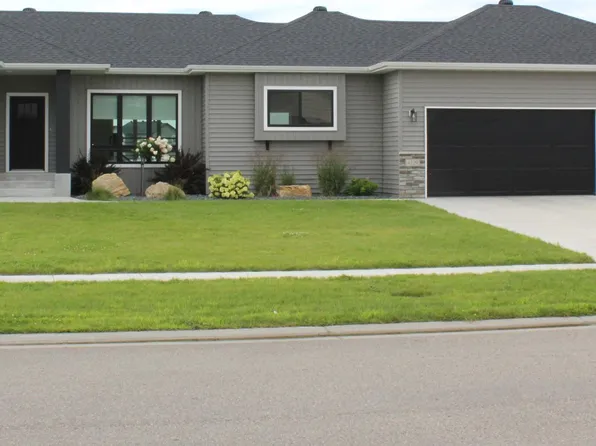 4229 Pine Pkwy S, Fargo, ND 58104