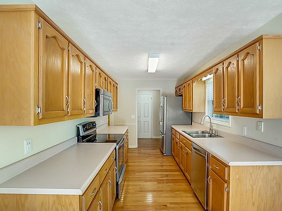 4th image of 635 Bradford Dr