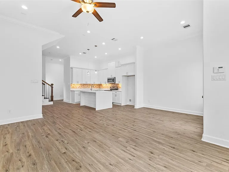 7805 Farnsworth St #B — Photo 16