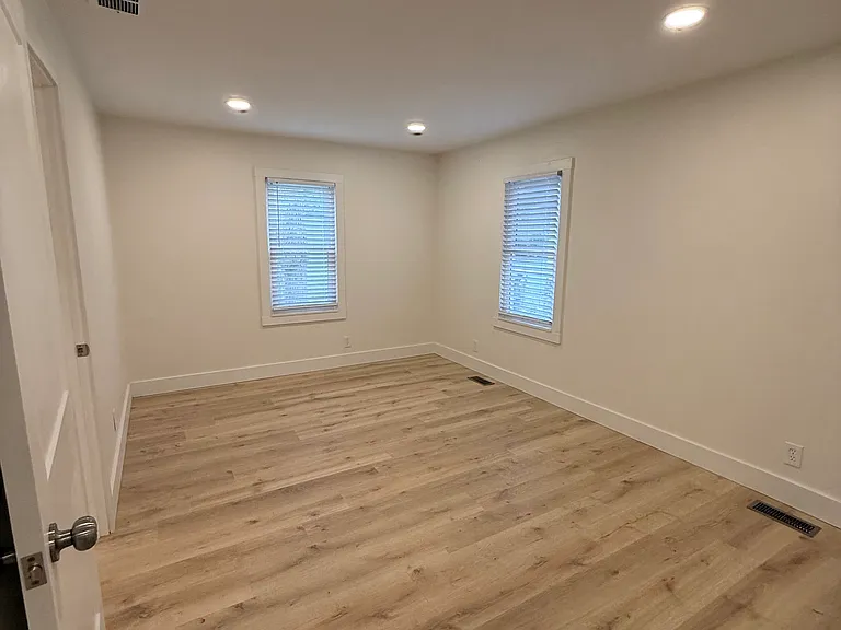 2418 E Kirkwood St — Photo 8