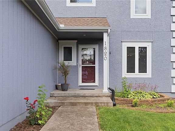 3rd image of 1820 N 160th St