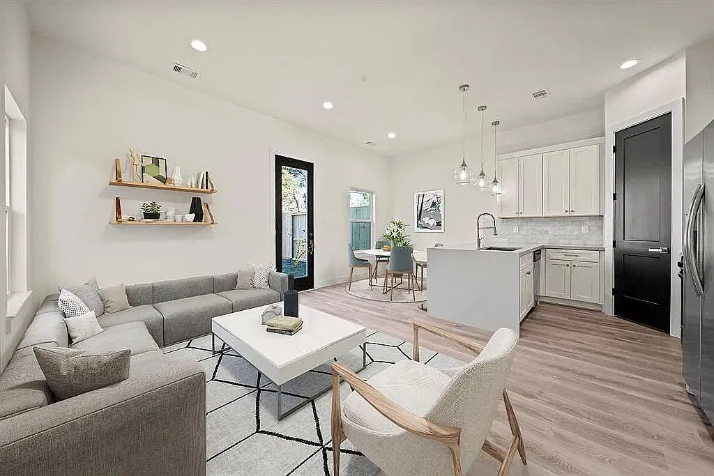 3 bed, 2.5 bath, 1360 sqft, $2,299 — Photo 4