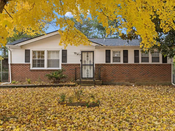 810 Country Club Dr, Clarksville, TN 37043