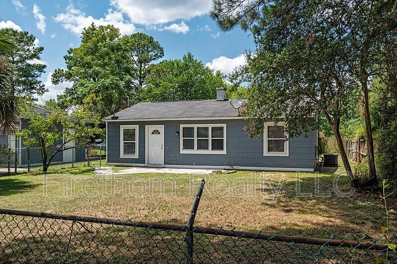 3 bed, 1.0 bath, 1016 sqft, $1,350 — Photo 3