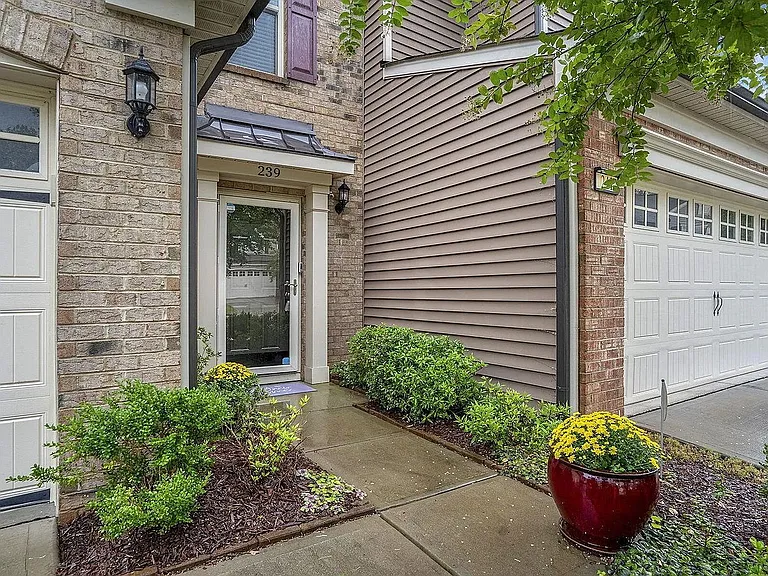 239 Lynchwick Ln — Photo 2