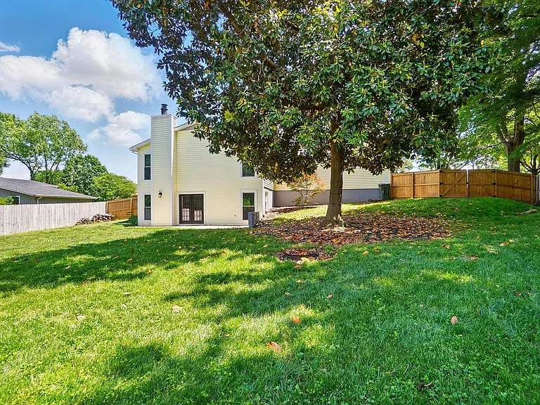 2413 Hoffman St — Photo 42