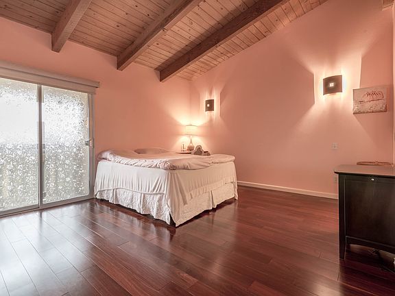 3rd image of 916 15th St APT 8