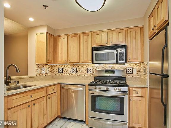 3rd image of 1045 N Utah St #2-405
