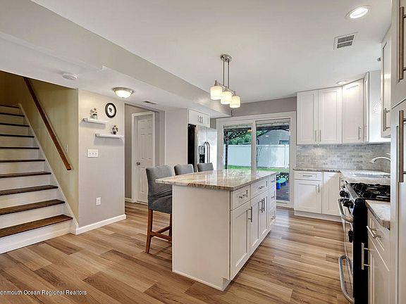 5th image of 1451 Iroquois Ct
