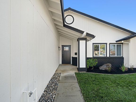 3rd image of 1761 Gateway Drive