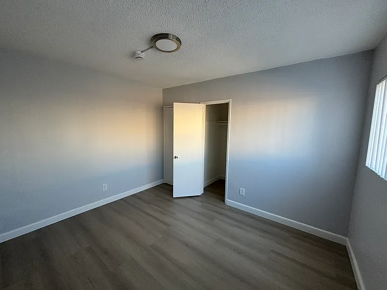 5327 Auckland Ave #4 — Photo 12