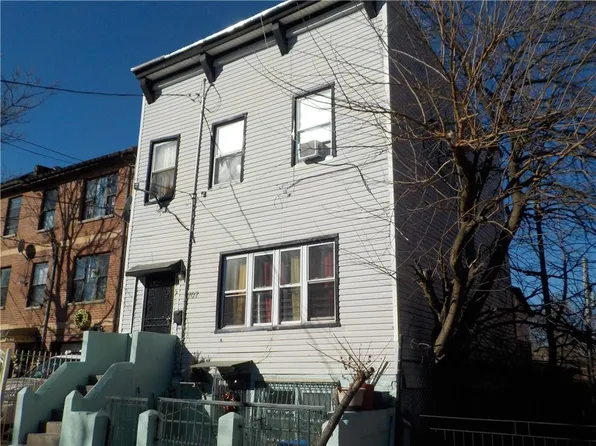 707 Glenmore Ave, Brooklyn, NY 11208