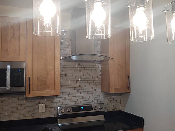 Hanging Pendant light on kitchen Island