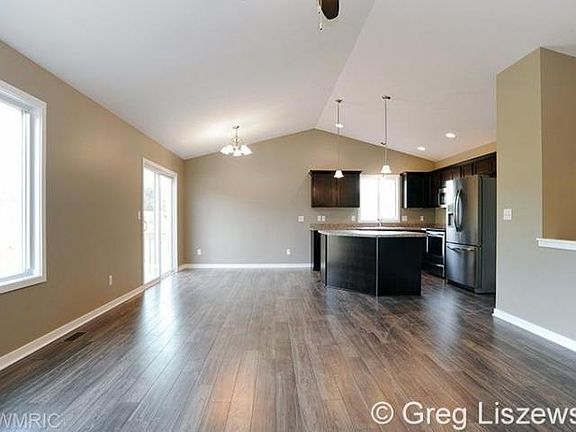 2nd image of 6891 Madrone NE