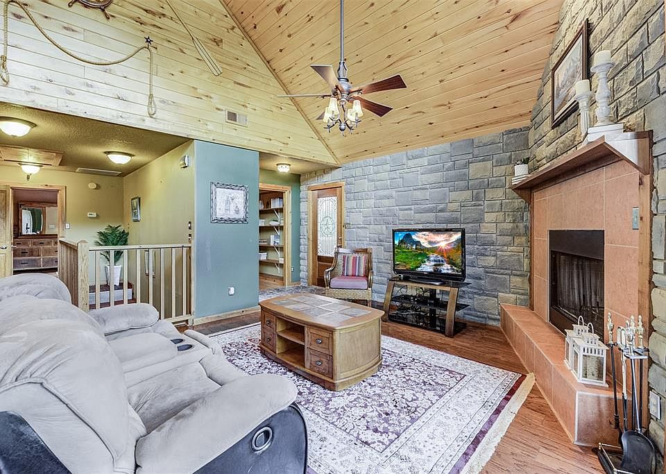 1st image of 8 Sunny Hill Dr