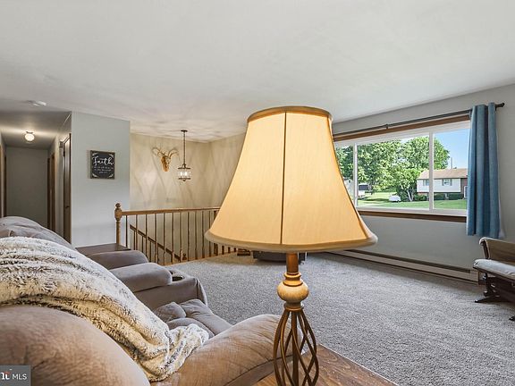 5th image of 115 Meadowlark Ln
