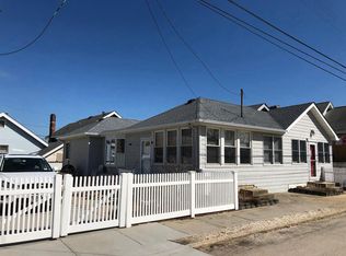 18 Baldwin Ave, Point Lookout, NY 11569