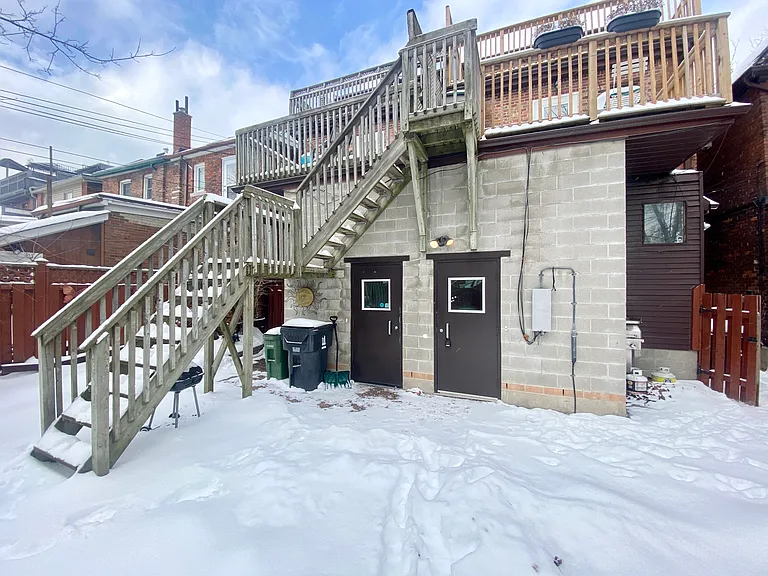 589 Annette St #BASEMENT — Photo 21