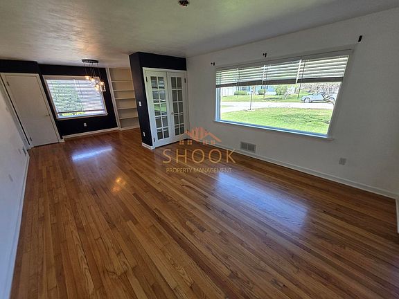 4th image of 1809 Ravinia Rd