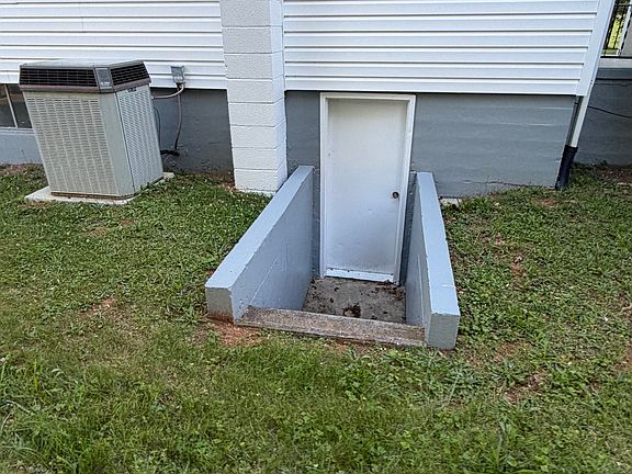 3rd image of 10891 Franklin St