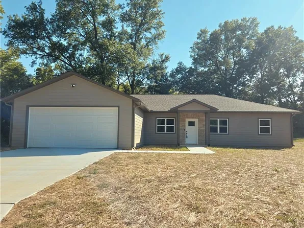 1101 Lakewood Dr, Pittsburg, KS 66762