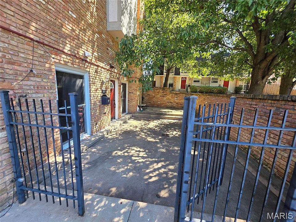 1st image of 1156 Rue La Ville Walk #1156