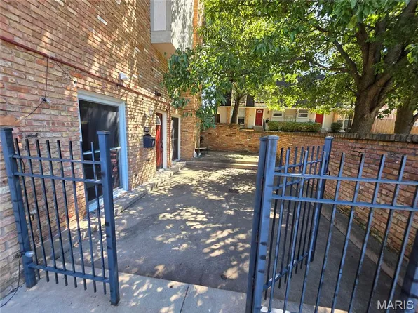 1156 Rue La Ville Walk #1156, Saint Louis, MO 63141