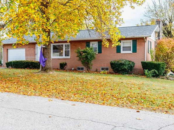 1305 W 7th St, Connersville, IN 47331