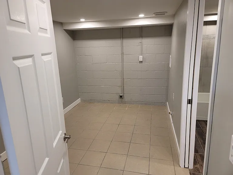 Flex room -- use as 3rd bedroom, office, utility room, etc. Most people use it as a bedroom, with washer and dryer. We will rent washer and dryer (side by side, full size) for an additional $25/mo.