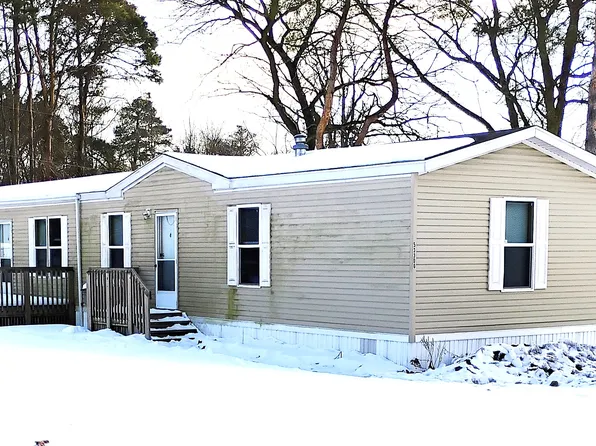 53300 Hilltop Dr #104, Middlebury, IN 46540