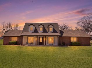 319 E Cedar Dr, Tuttle, OK 73089