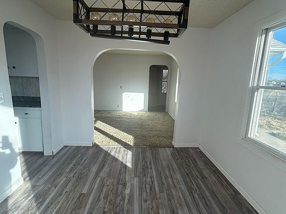 4th image of 420 2nd Ave E