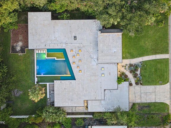 3rd image of 825 GRANADA Boulevard S