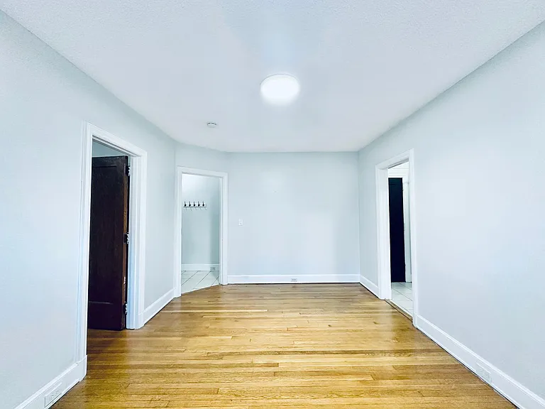 25 Lynwood Pl — Photo 3