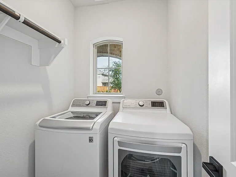 7933 Spring Run Dr — Photo 22