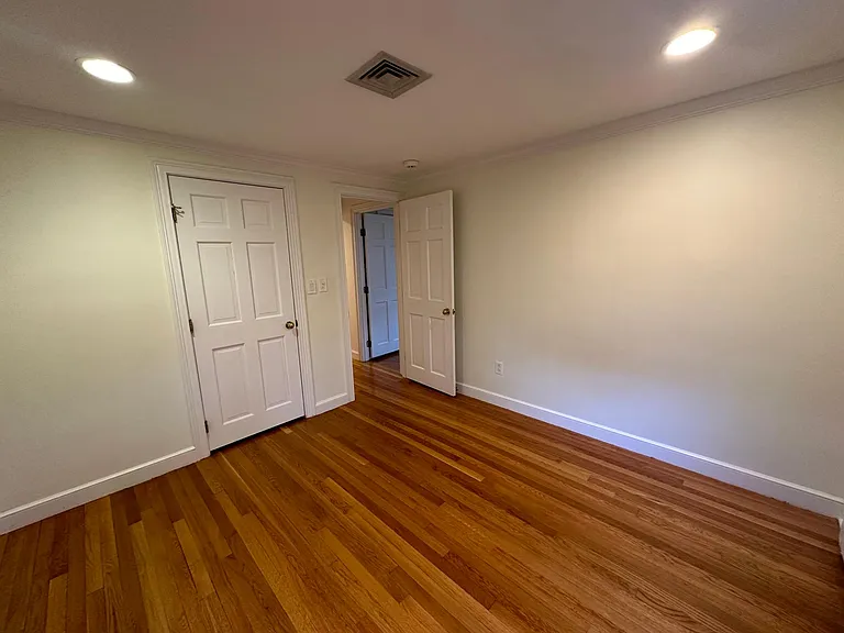 757 Wellesley St — Photo 29