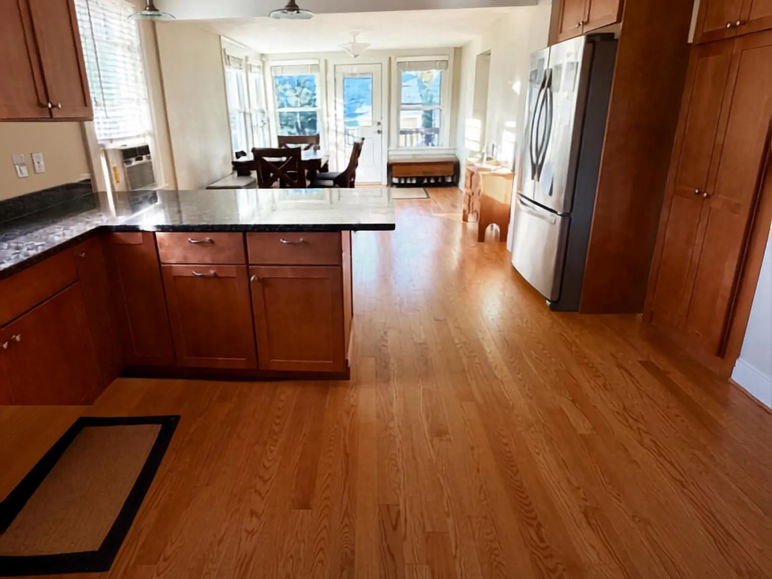 3 bed, 2.0 bath, 2575 sqft, $4,000 — Photo 2