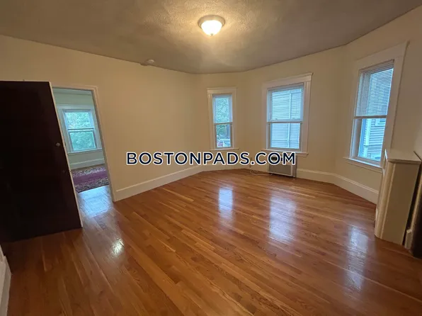 186 Powder House Blvd #3, Somerville, MA 02144