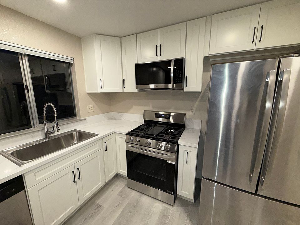 1st image of 209 Waterford Dr