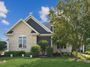 105 Augusta Ln, Waverly, IA 50677